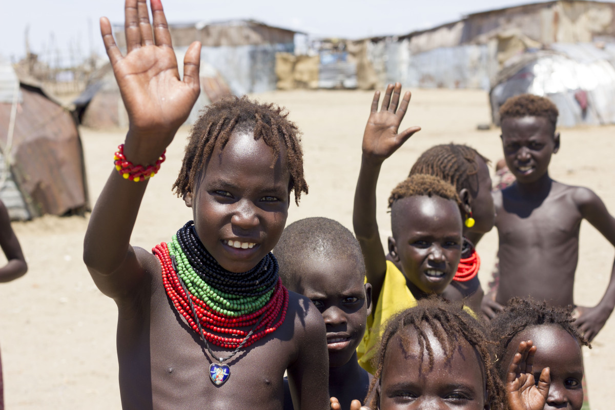 Lidé z kmene Dasenech utekli před povodněmi z řeky Omo a teď potřebují humanitární pomoc