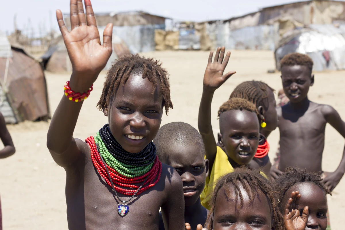Lidé z kmene Dasenech utekli před povodněmi z řeky Omo a teď potřebují humanitární pomoc 