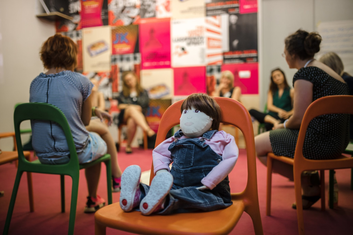 Panenky Persona Dolls pomáhají dětem mluvit o svých obavách a úzkostech