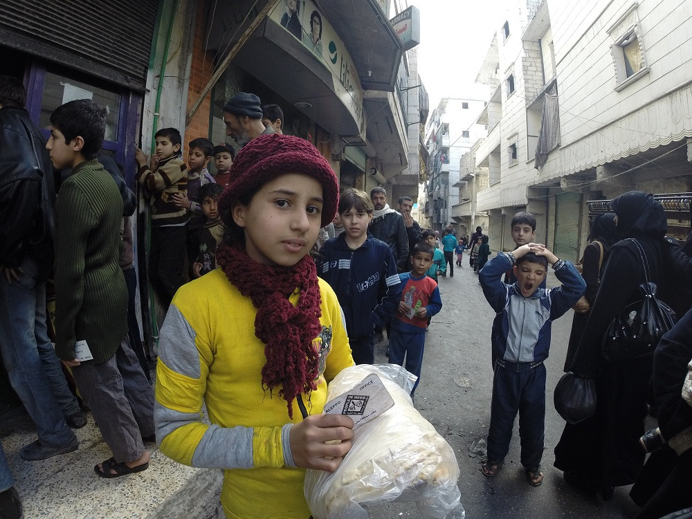 Válka v Sýrii trvá už tři roky. Představte si, že je každý třetí Čech uprchlík. V Sýrii je to realita.