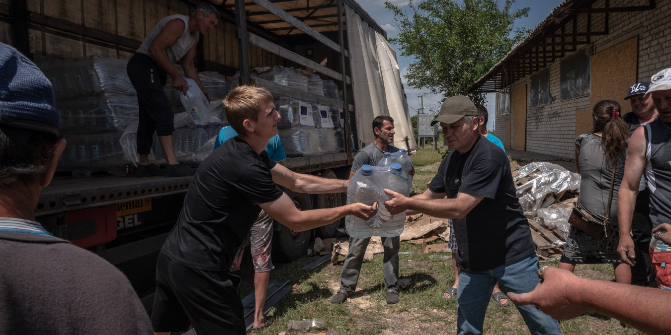 Od potravinové pomoci k velkým infrastrukturním projektům. Přes 3,6 milionů Ukrajinců a Ukrajinek získalo humanitární pomoc z Česka