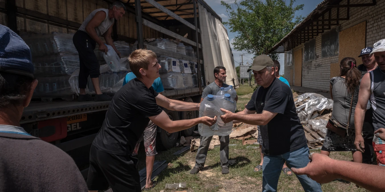 Od potravinové pomoci k velkým infrastrukturním projektům. Přes 3,6 milionů Ukrajinců a Ukrajinek získalo humanitární pomoc z Česka