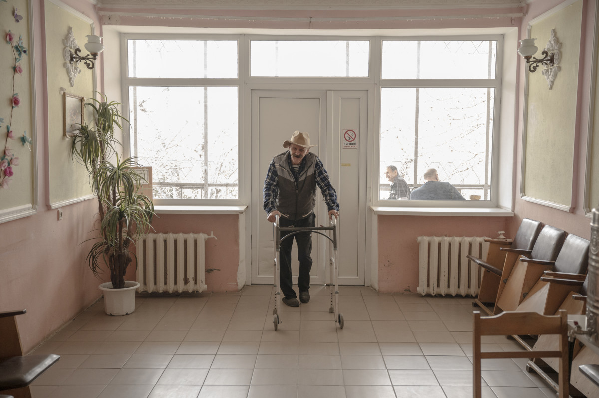 Válka tvrdě dopadá i na ukrajinské seniory. Pomáháme jim zachovat si důstojnost