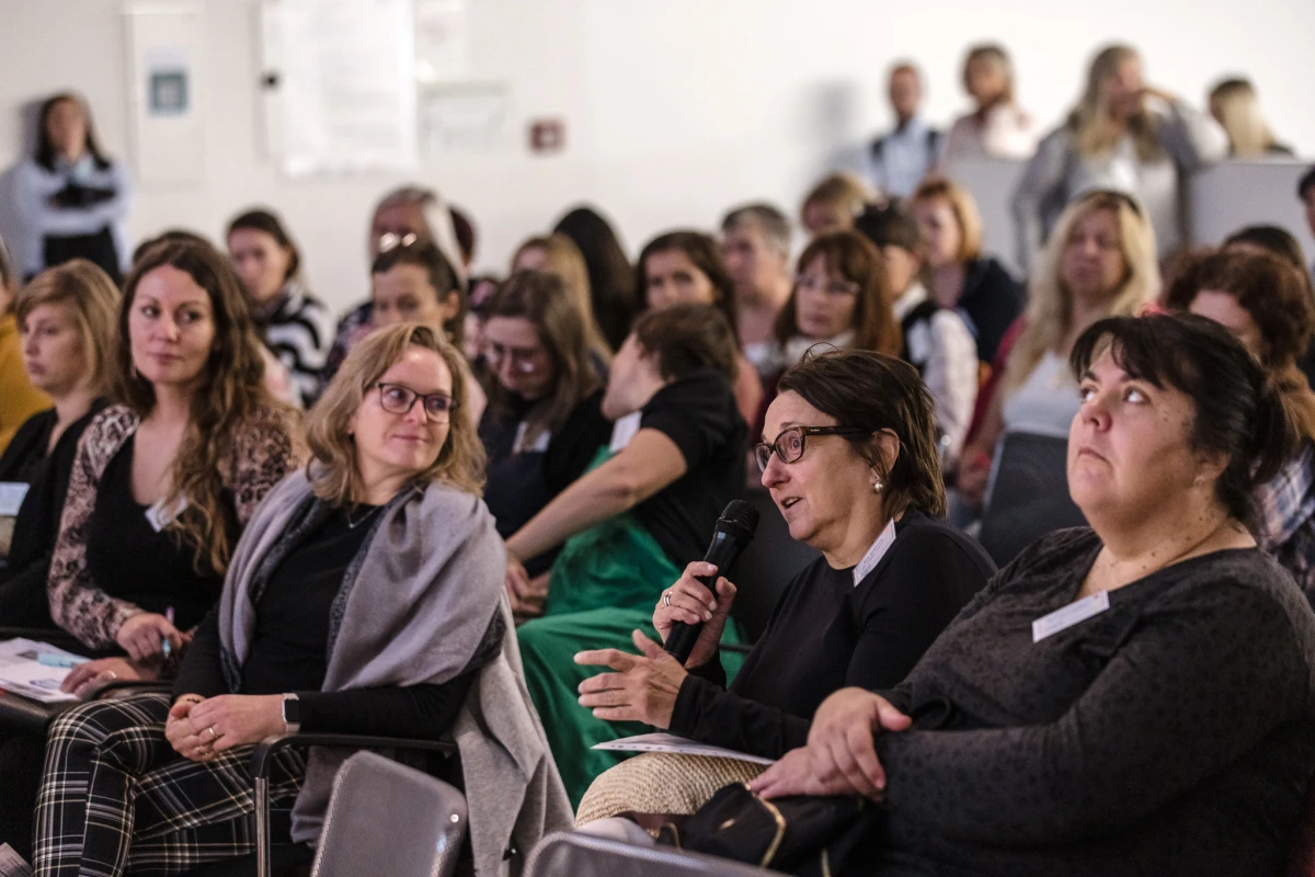 Sledujte živý přenos z 8. ročníku konference S asistenty k lepší škole