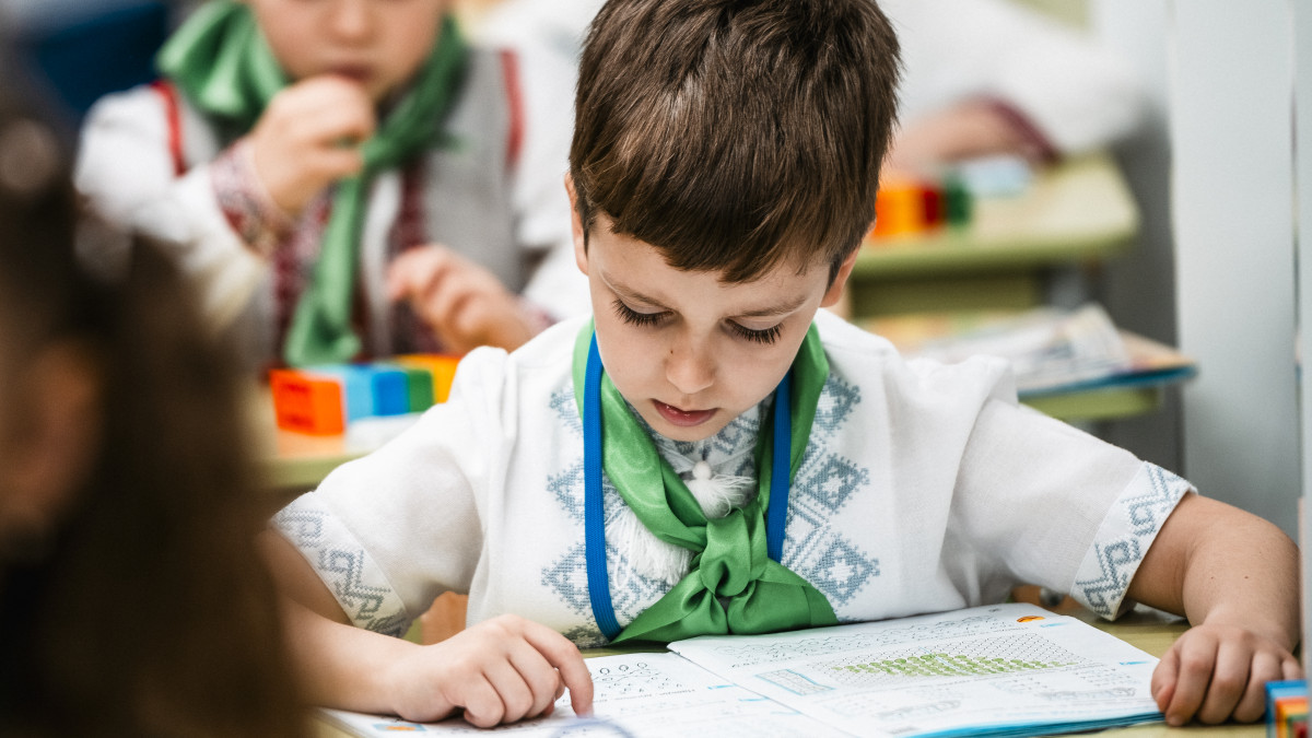 Přes 120 000 podpořených: Konsorcium Safe Return to Learning dosáhlo klíčových milníků v ukrajinském vzdělávacím sektoru