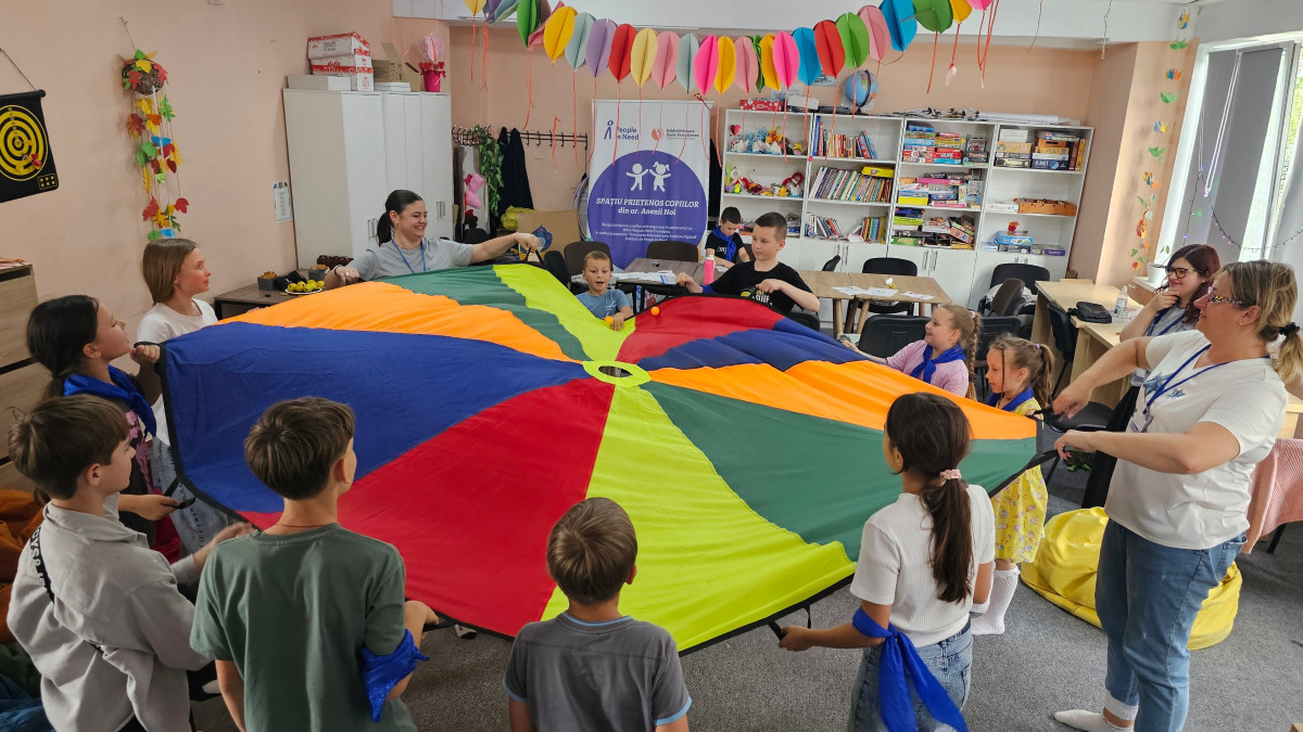 „Tady se učím rozumět svým emocím“: Psychosociální podpora pomáhá dětem zasaženým válkou