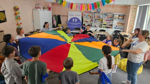 „Tady se učím rozumět svým emocím“: Psychosociální podpora pomáhá dětem zasaženým válkou