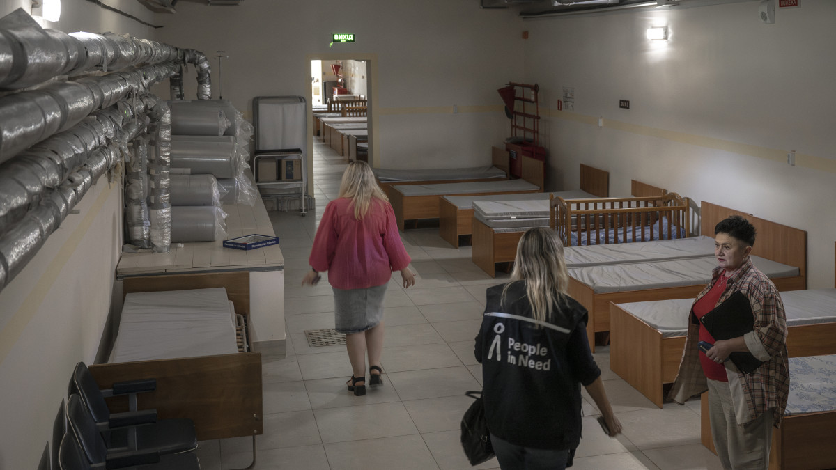 V Sumské oblasti pomáháme nemocnicím blízko fronty: Kryty upravujeme na zdravotnická zařízení