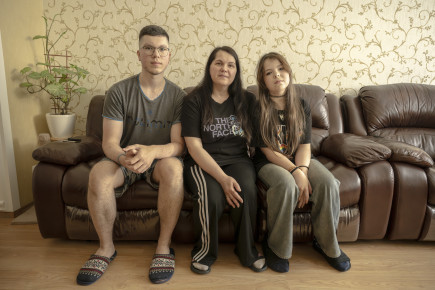 Rodina z ukrajinského Slovjansku přežila dva raketové útoky. Díky naší pomoci si mohli opravit zničený byt 