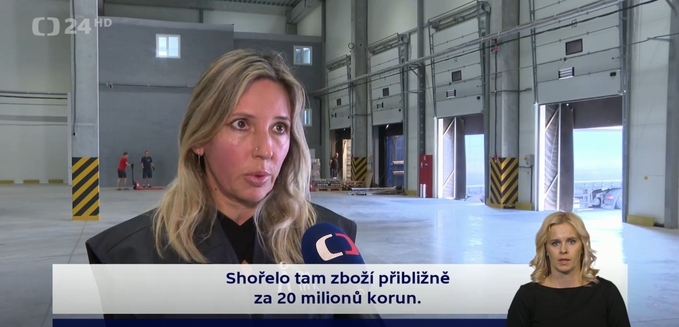 Požár v Dnipru zničil humanitární pomoc za 20 milionů korun, naše pomoc lidem stále pokračuje