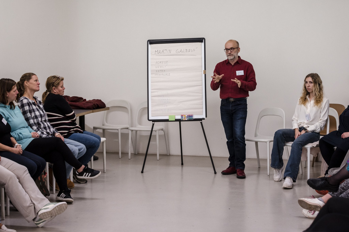 Přidejte se k bezplatným online supervizním setkáním pro učitele a asistenty pedagoga