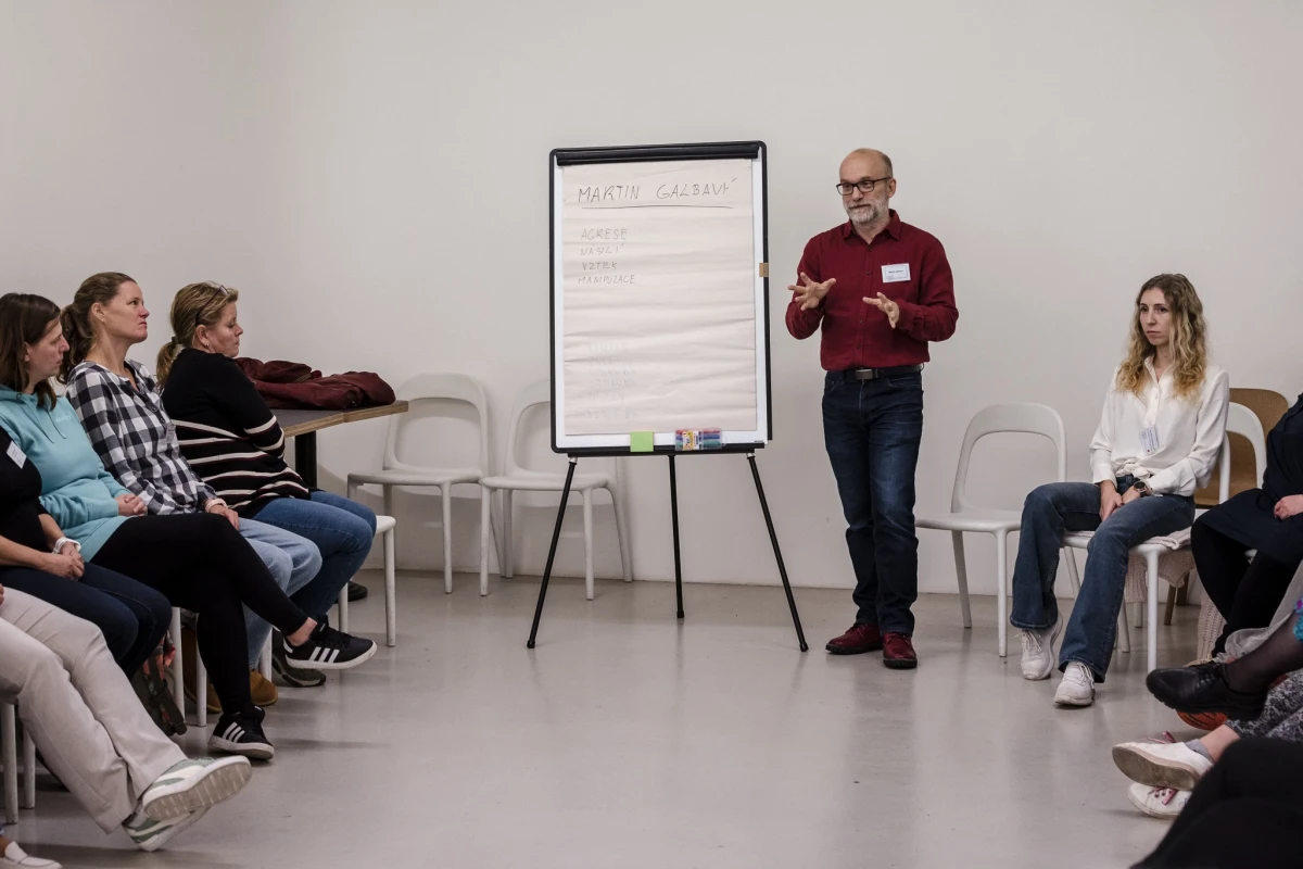 Přidejte se k bezplatným online supervizním setkáním pro učitele a asistenty pedagoga