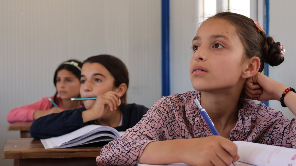 Vzdělávání v krizi: 25 let práce Člověka v tísni na lepší budoucnosti dětí 