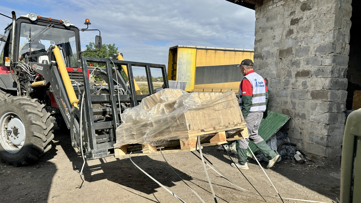 Pomáháme rodinám v příhraničních a frontových oblastech Ukrajiny přečkat zimu v teple 