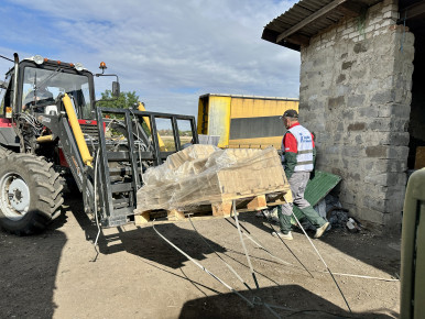 Pomáháme rodinám v příhraničních a frontových oblastech Ukrajiny přečkat zimu v teple 