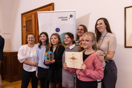 Spravedlivý obchod, neplýtvání, ochrana deštných pralesů. Šest škol od nás získalo Cenu inspirace za aktivity o globálních tématech