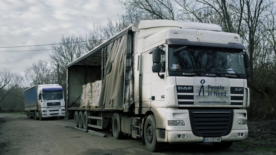 Brikety proti zimě: Jak pomáháme seniorům v Charkovské oblasti přežít mrazivou zimu