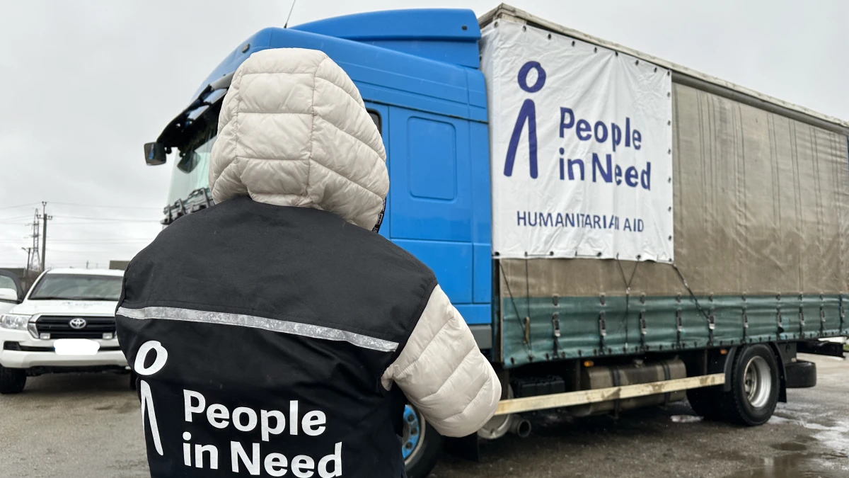 České humanitární organizace loni pomohly téměř 880 tisícům Ukrajinců. Vláda chce další pomoc sužované zemi seškrtat na nulu