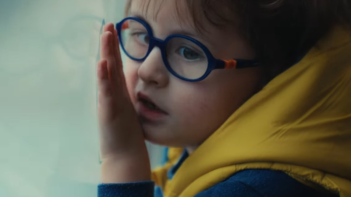 Válka na Ukrajině stále trvá, jen ji přestáváme vnímat. Iniciativa #modrazluta vrací barvy ukrajinské vlajky zpátky do veřejného prostoru