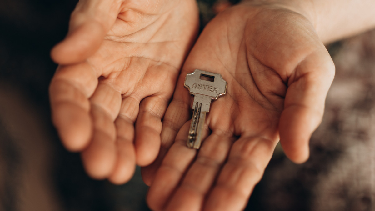 Barvy, klíče i stará fotografie: příběhy Ukrajinců, kteří museli kvůli válce opustit svůj domov