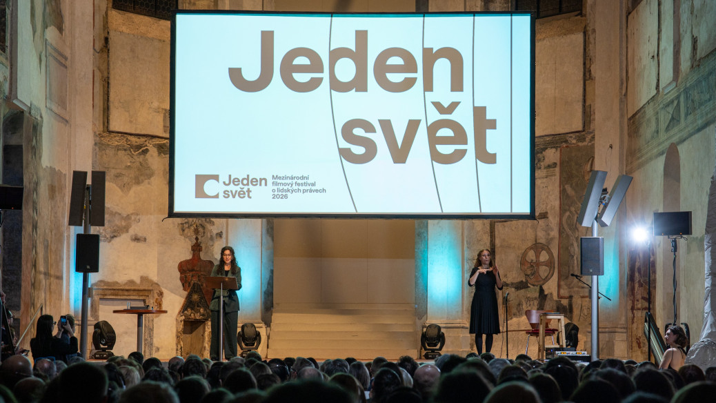 Filmový festival Jeden svět začal udělením ceny Homo Homini Mikalaji Statkevičovi a projekcí maďarského snímku Tak to mělo bejt