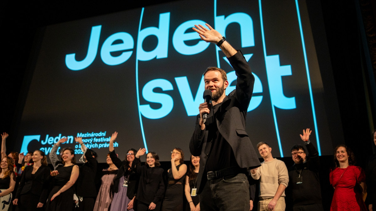 Jeden svět 2026 zná své vítěze. Příběhy o odvaze se nyní přesouvají do regionů 