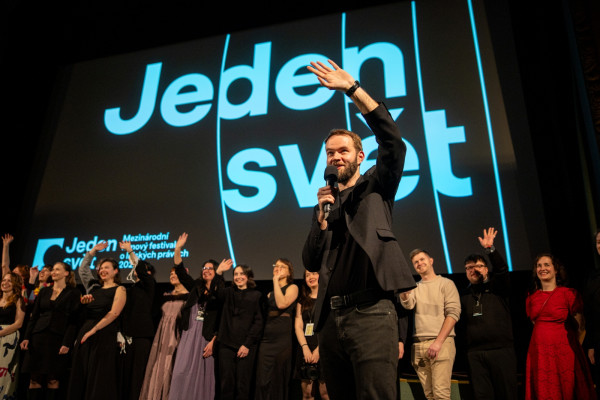 Jeden svět 2026 zná své vítěze. Příběhy o odvaze se nyní přesouvají do regionů 