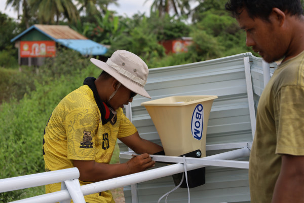 O tom, jak rádio, chytré telefony a místní rozhlas zachraňují v Kambodži životy
