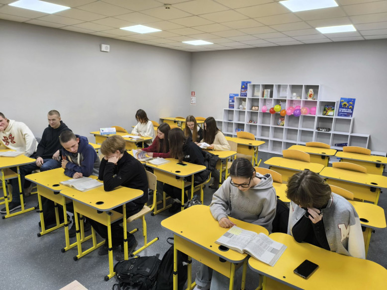 Vyučování v krytech pokračuje: jak ukrajinským dětem pomáháme dohnat zameškanou výuku