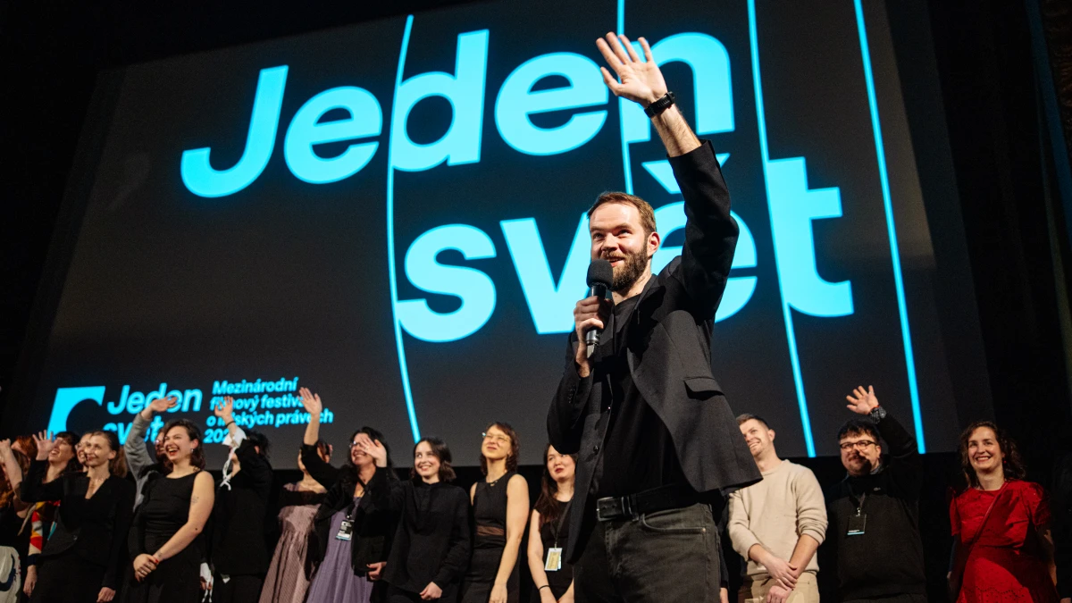 Filmový festival Jeden svět 2026 zaznamenal rekordní účast a přesouvá se na Jeden svět online
