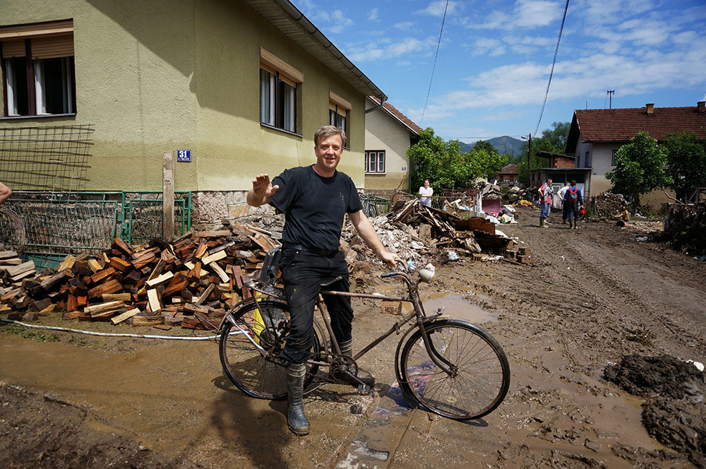 Člověk v tísni pomáhá lidem v bosenském Maglaji a Doboji s úklidem a odstraňováním škod po povodni