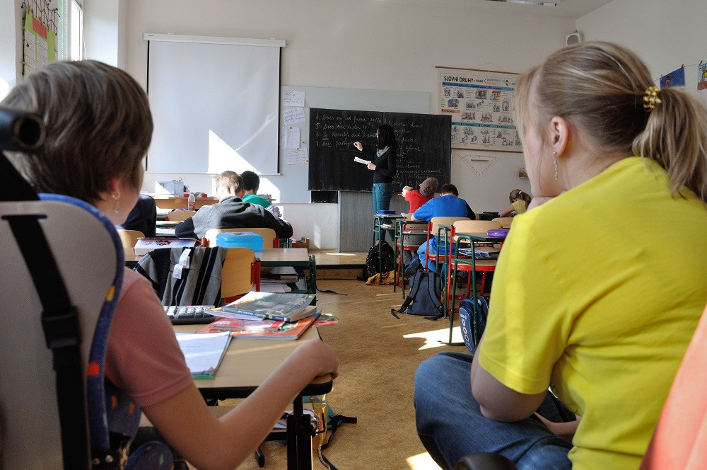 Analýza systému asistenta pedagoga potvrdila výtky rodičů i pedagogů