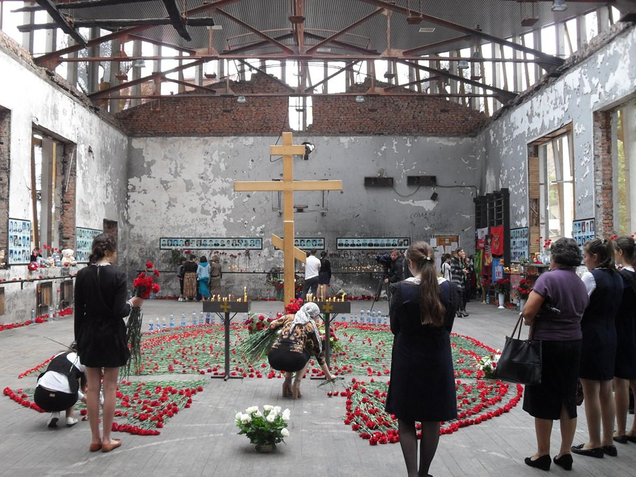 Přímí účastníci brutálního útoku v Beslanu vypovídají: Ani po 10 letech není událost objasněna