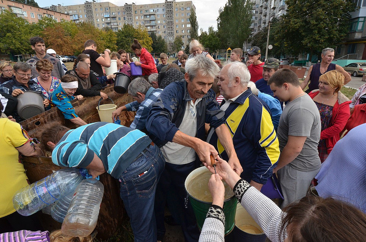 Desetitisíce lidí na východě Ukrajiny jsou bez prostředků. Před zimou pomůžeme stovkám z nich s rekonstrukcemi rozbombardovaných domů