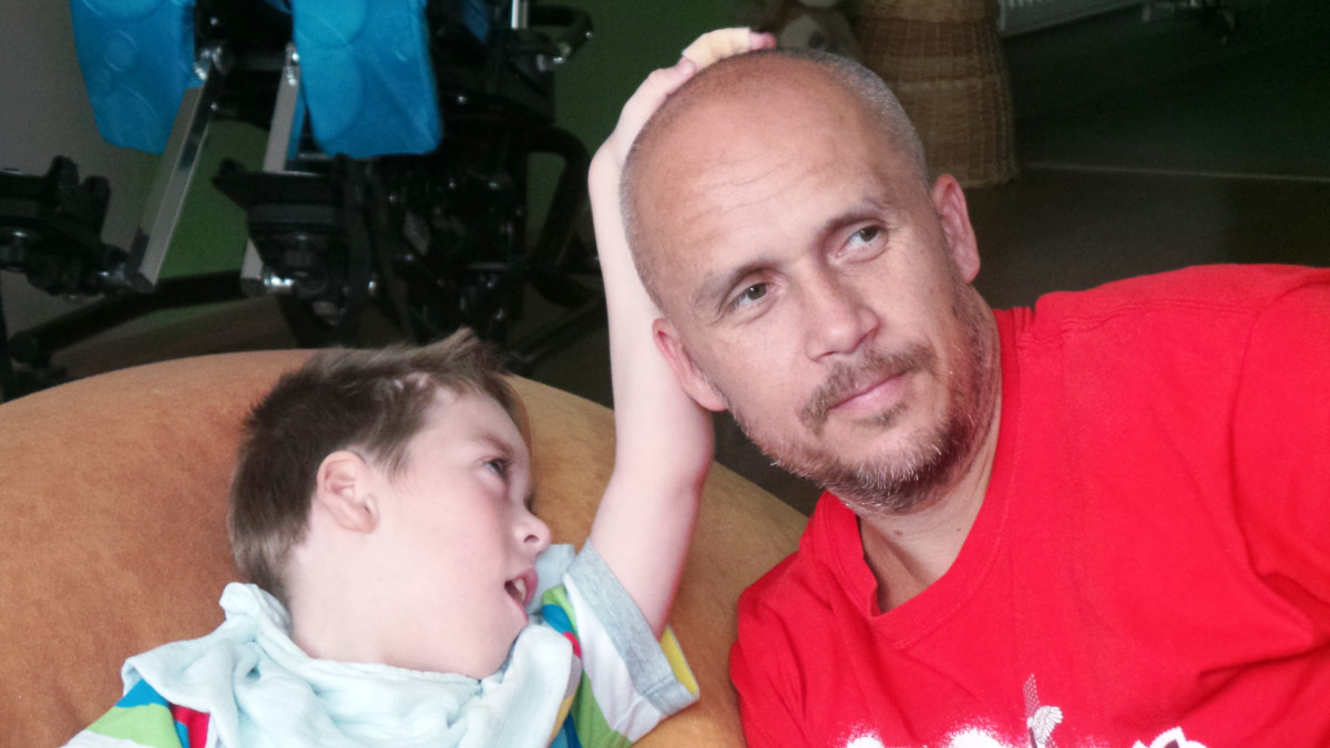 Vojta musí pryč, škola neumí mluvit s jeho rodiči.