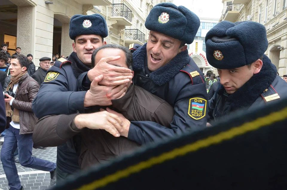 Na náměstí míru vyroste cela na podporu politických vězňů v Ázerbájdžánu