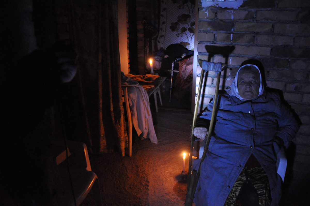 Člověk v tísni pomohl evakuovat 330 lidí z bombardovaného města na východě Ukrajiny, pomáhá uprchlíkům i lidem na bojové frontě