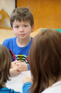 Práce bez hranic za mzdu v páté platové... aneb lesk a bída profese asistenta pedagoga