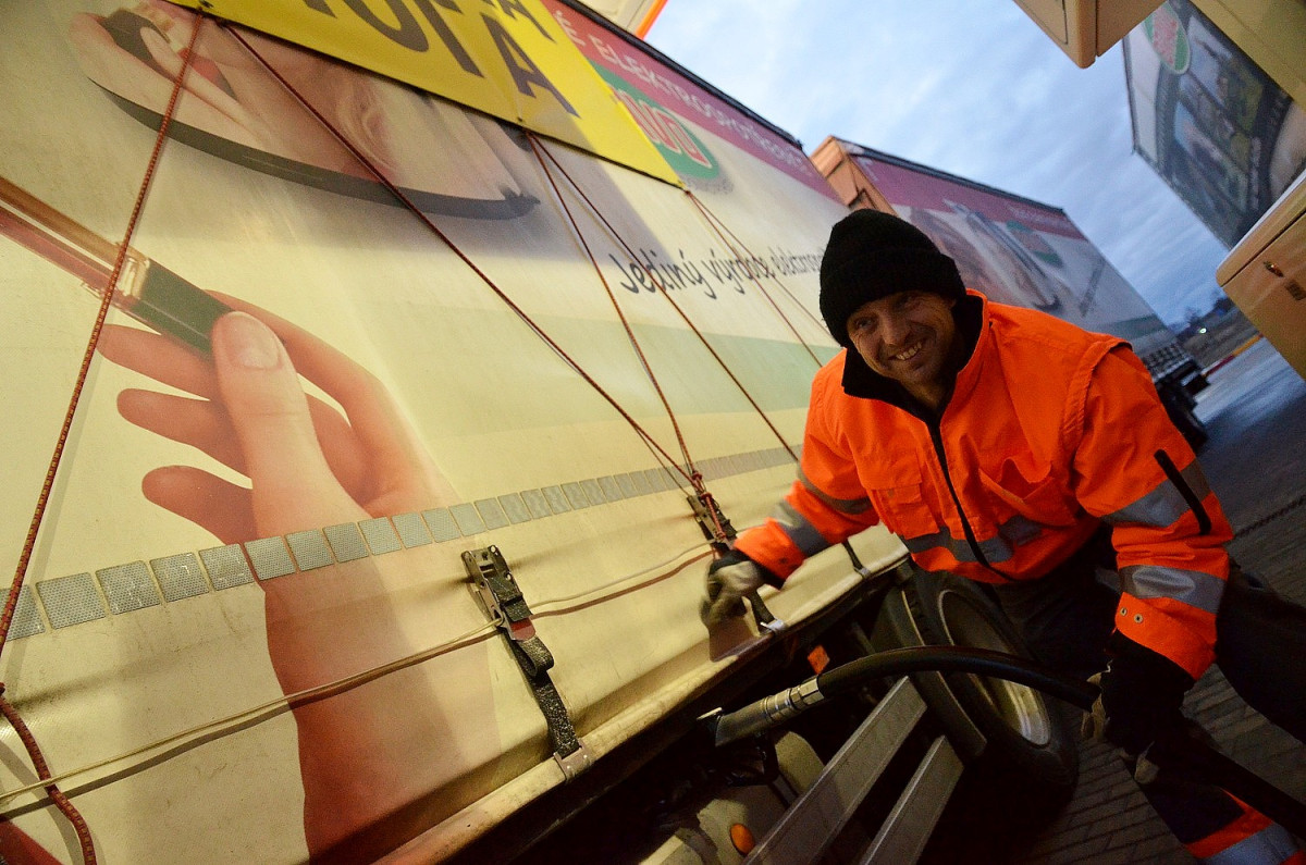 Člověk v tísni vypravil na Ukrajinu konvoj se 110 tunami české pomoci, pomůže desetitisícům lidí sužovaných válkou