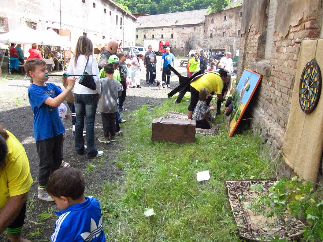 Pomáhali jsme při branném dni Historického spolku Bílina