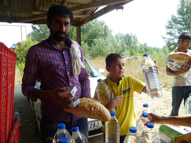 Člověk v tísni podpoří v Makedonii a Srbsku organizace, které uprchlíkům nabízí materiální, psychosociální i právní pomoc