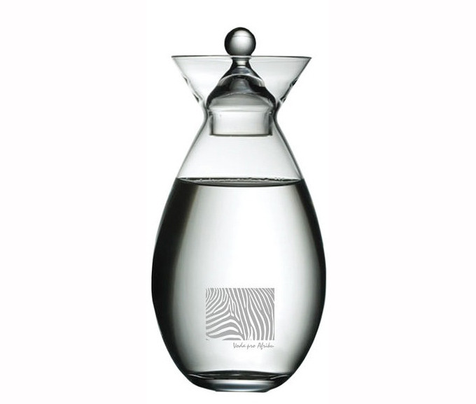 Prodej karaf již po šesté pomůže zajistit pitnou vodu