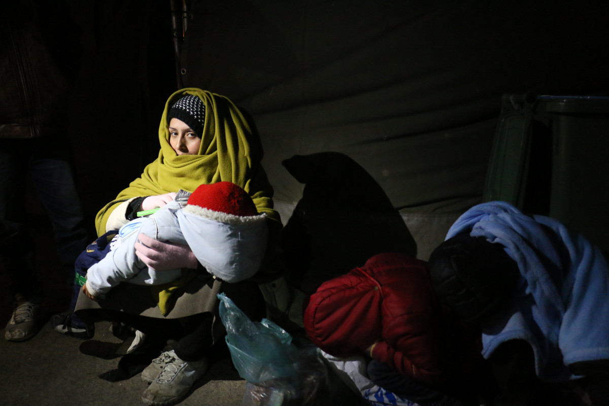 Bosé nohy, roztrhané rodiny i zima. To je balkánská uprchlická trasa