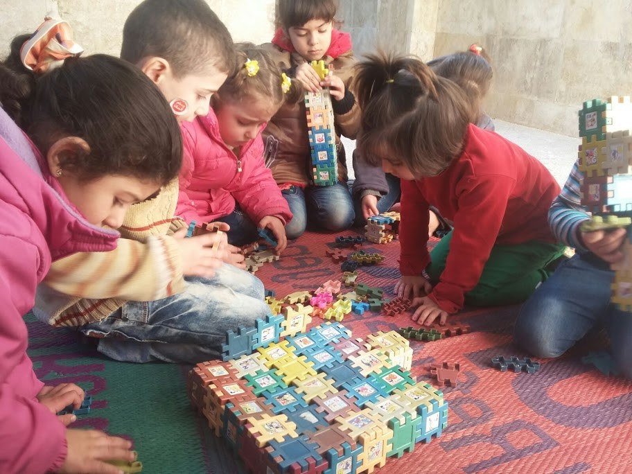 Člověk v tísni pomáhá v Sýrii 200 000 lidí měsíčně. Od října navíc pomohl 14 000 rodin, které utíkají před intenzivním bombardováním