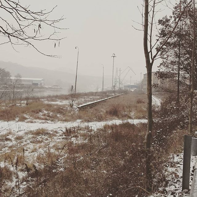 Život v nejistotě, ale my to nevzdáváme.