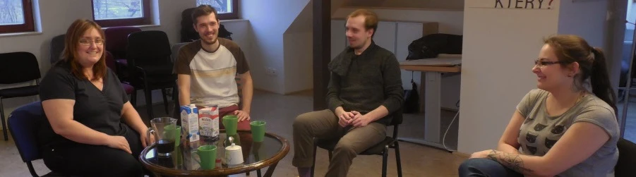 Dobrovolník, freiwillige, volunteer, volontario, bénévole, dobrovoljac… Jak je libo.