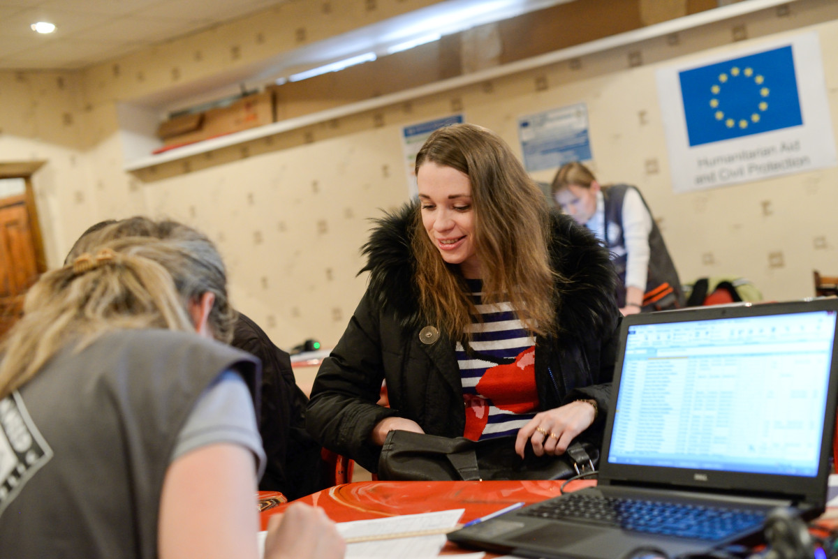 Rozdáváme potravinovou pomoc ve válkou zničené Avdějevce