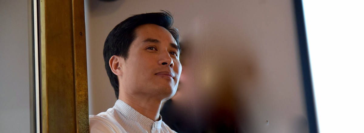 Právník a aktivista Trinh Hoi mluvil během návštěvy v Praze o tom, jak nedávná přírodní katastrofa ovlivnila vnímání lidských práv ve Vietnamu