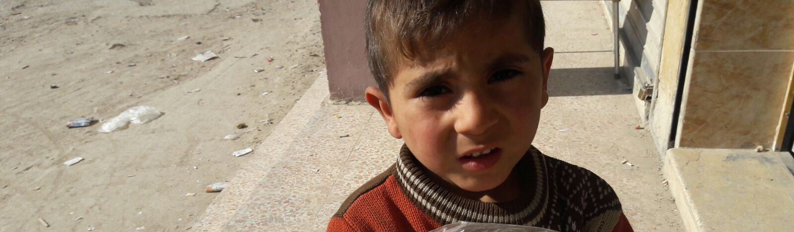 Humanitární krize v syrském Aleppu - 300 000 lidí je odříznuto od dodávek jídla, vody a léků