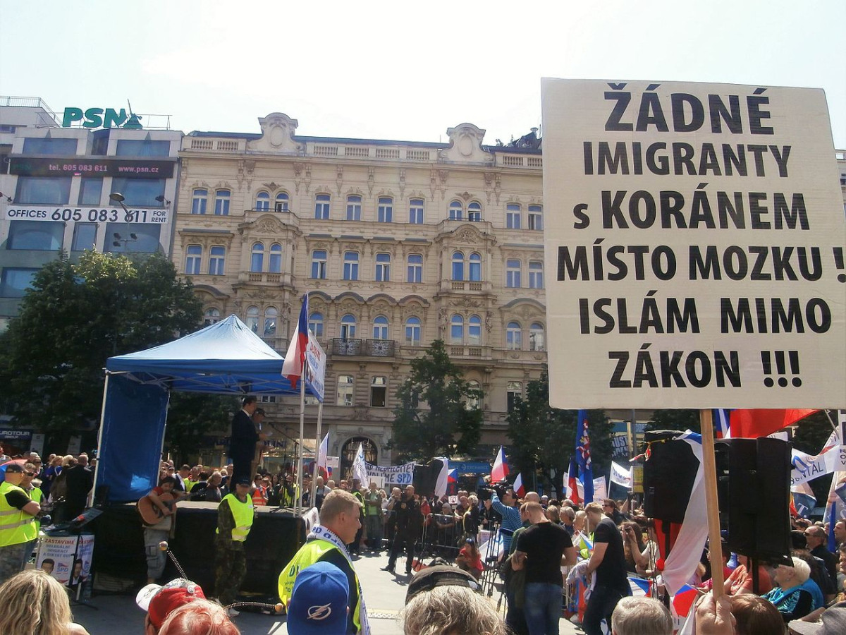 Jan Charvát: Češi touží po vůdci a Zeman to ví